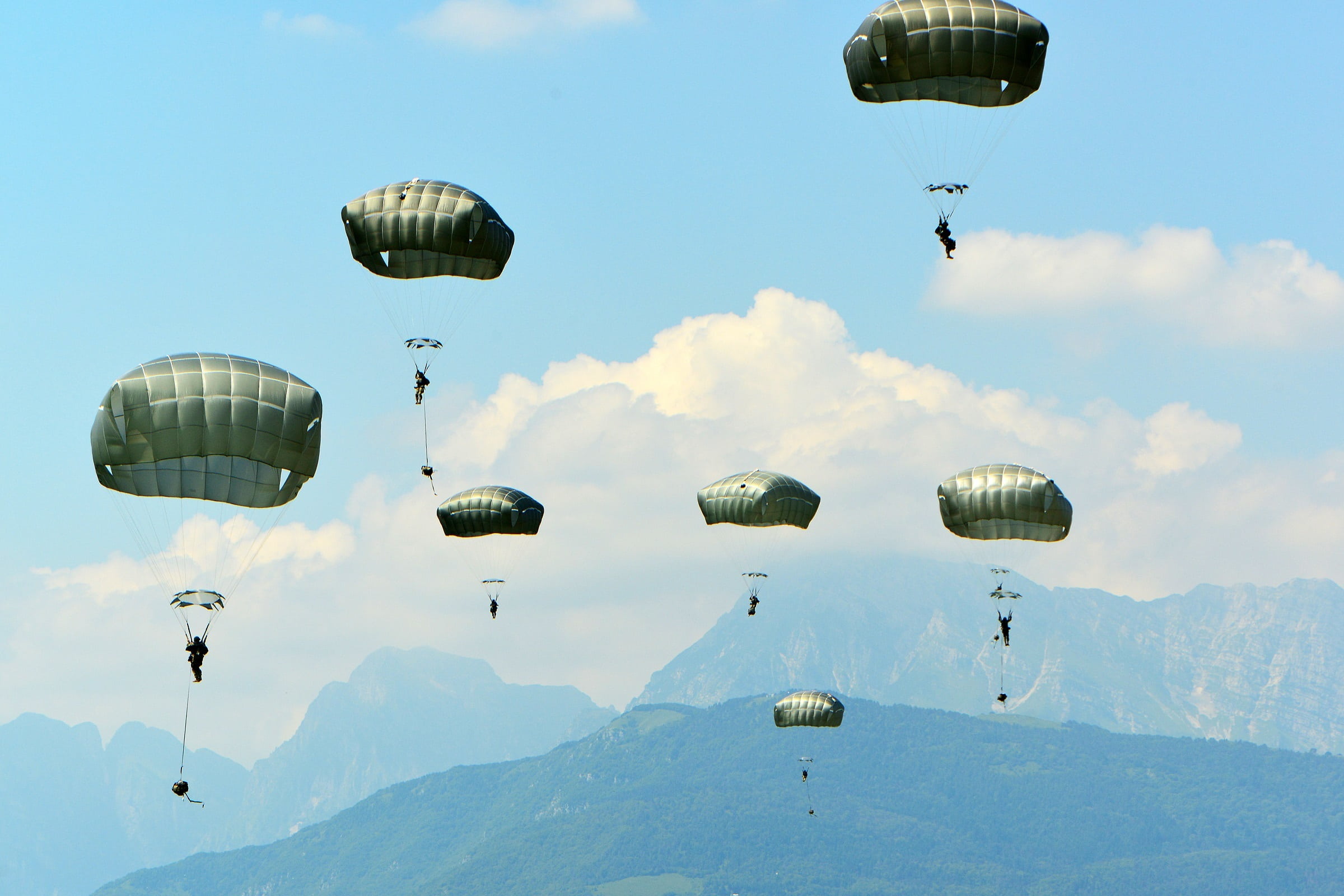 parachutes-training-parachuting-jumping-fb163c9db3e1ff0975645b197d3c5ca0